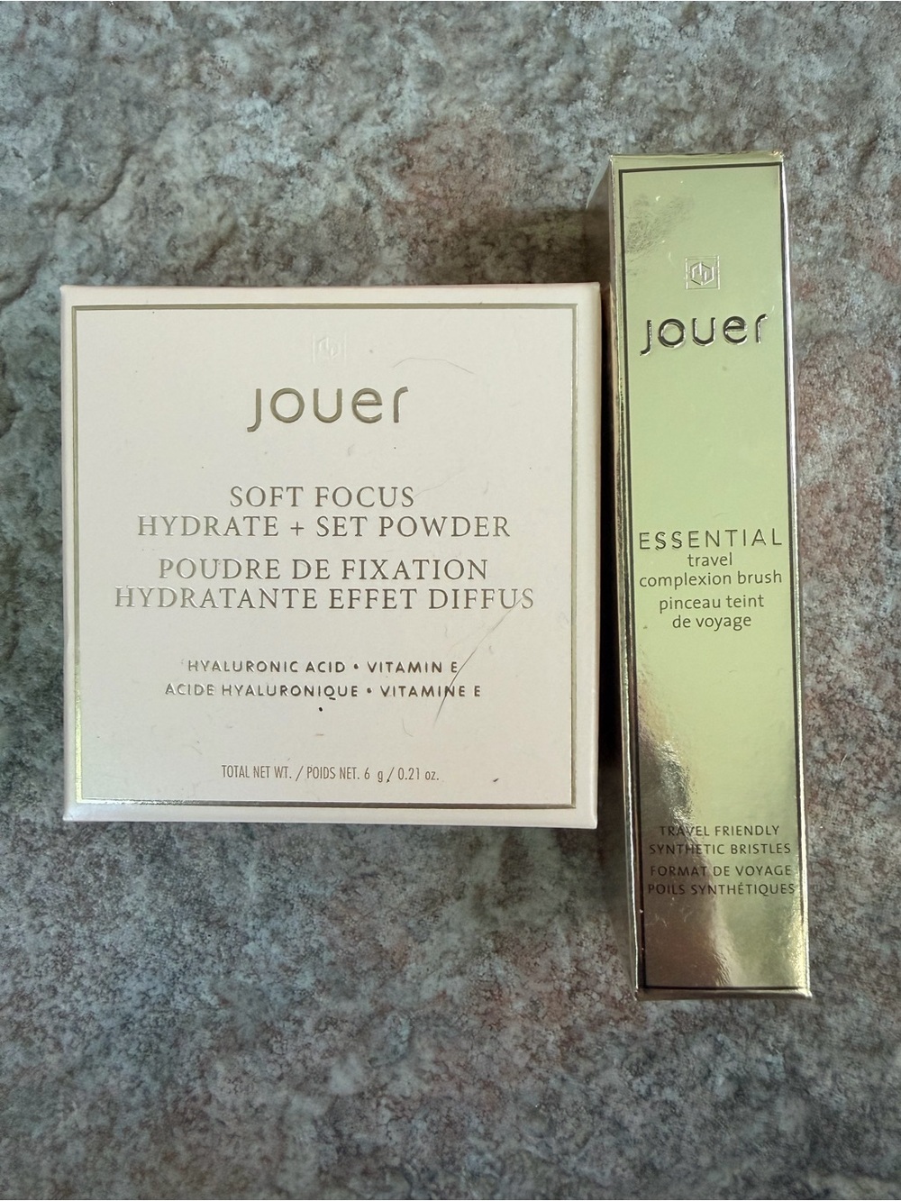 Jouer Soft Focus Hydrate & Setting Makeup Powder & Brush - Translucent